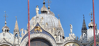 Blick auf die Kuppeln von San Marco